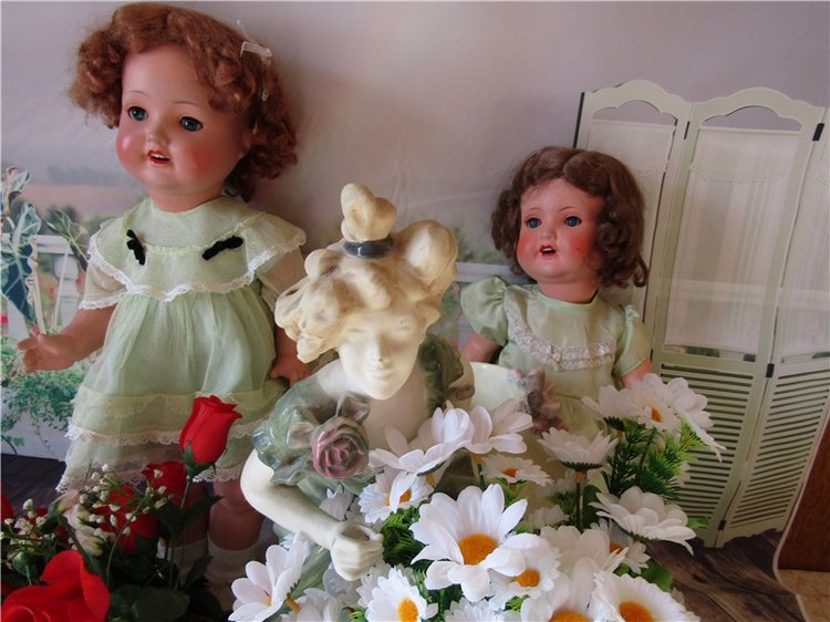 Две куклы Sonnenberg - две сестры. Этюд в салатовых тонах (фото 4)