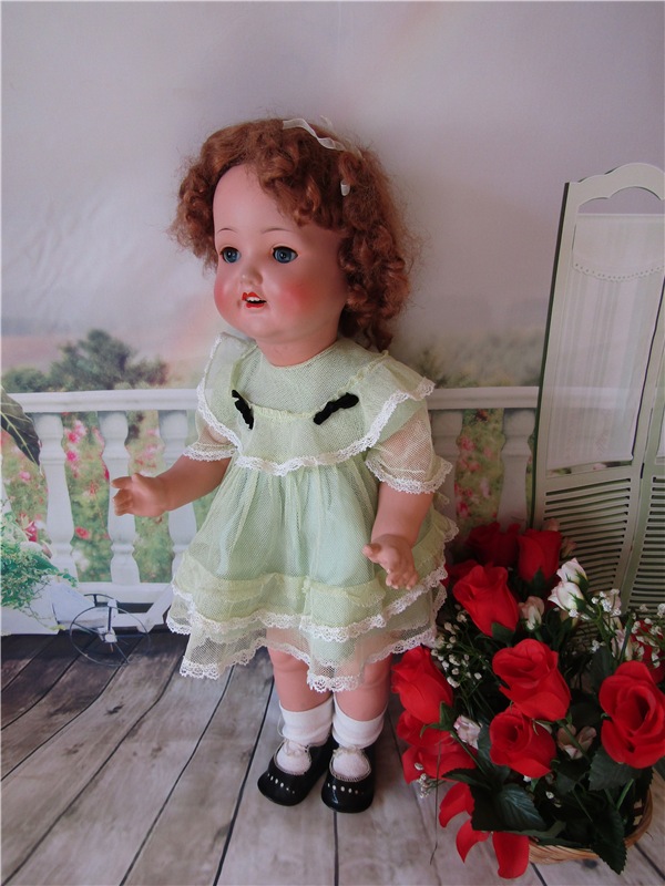 Две куклы Sonnenberg - две сестры. Этюд в салатовых тонах