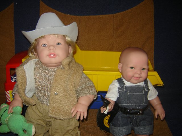 Шериф и его помощник против Мистера Лягуха. Куклы Berenguer