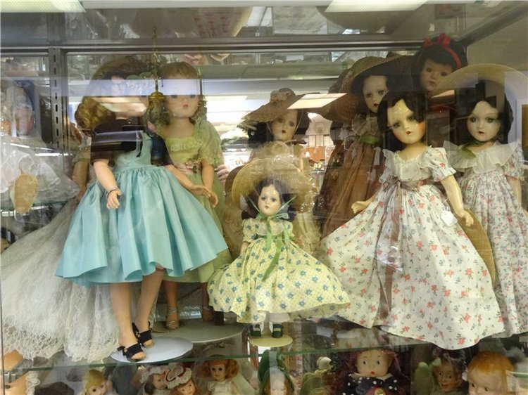 Я в своей жизни никогда не видела столько антикварных кукол. Фото (фото 9)