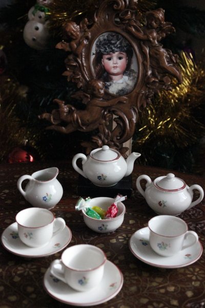Посуда антикварная, старинная, винтажная - праздник души для нас и конечно кукол! Часть вторая