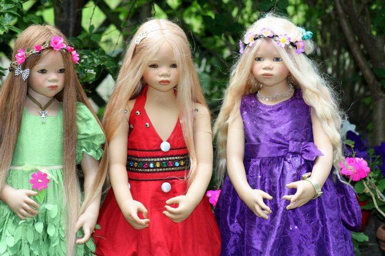 Солнечный денек в саду. Часть вторая - три подружки (фото 10)