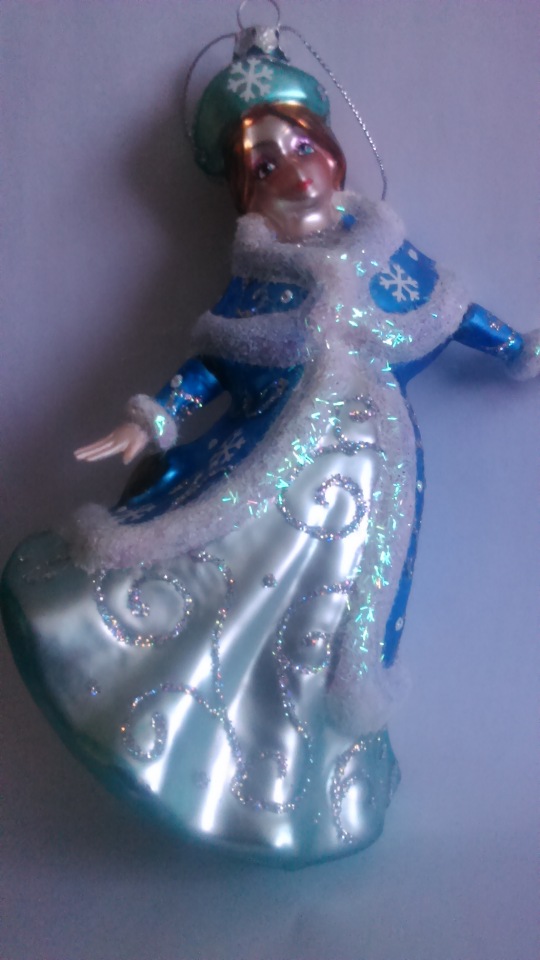 Ребята!! А давайте елочные игрушки показывать! :-)