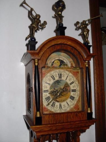 Старинные часы еще идут. Коллекция старинных часов