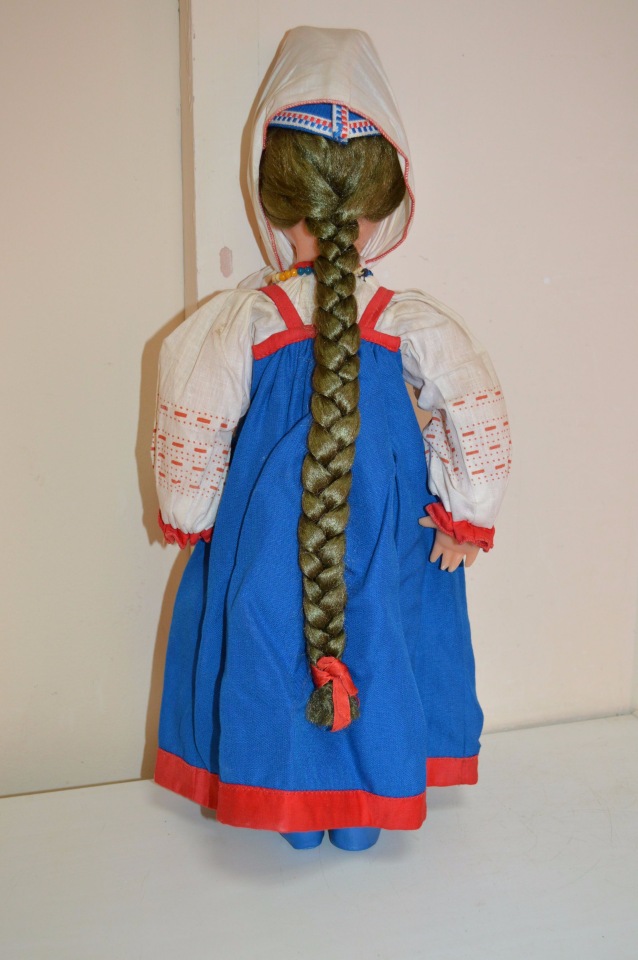 Фабрика 8 марта и серия "Куклы в старинных костюмах русских губерний"