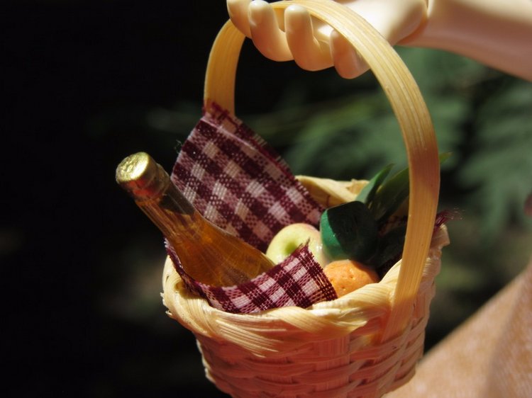 По дороге летним днём Магдалена шла с чепцом