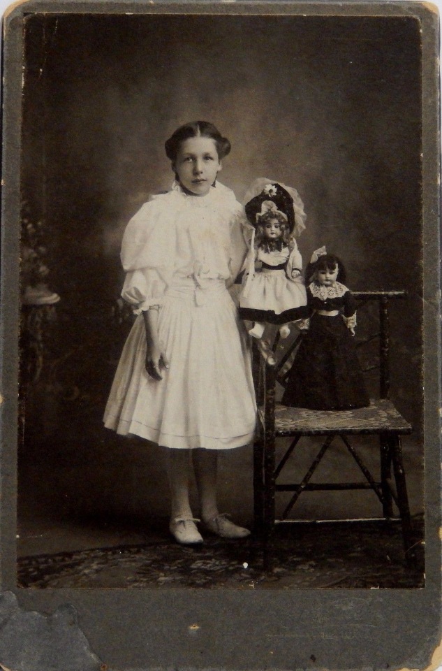 Cтаринные фотографии девочек с куклами (фото 4)