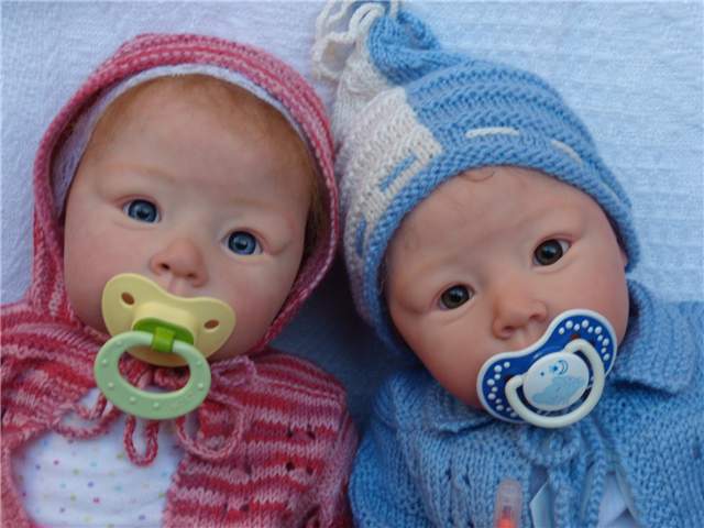 Мальчик и девочка. Куклы реборн, молд Robin скульптора Adrie Stoete (фото 2)