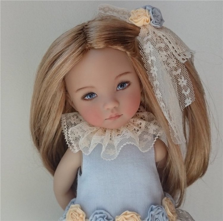 Маленькая девочка в нежно-голубом (фото 3)