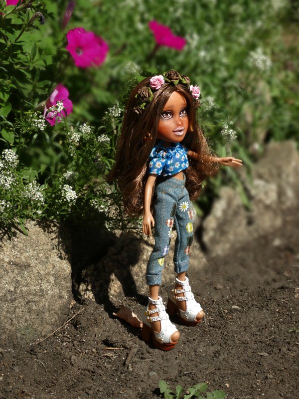 Мои девочки (перерисованные Братц 2015) вышли на улицу