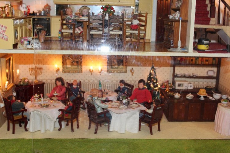 Все на выставку! Кукольные домики и миниатюра