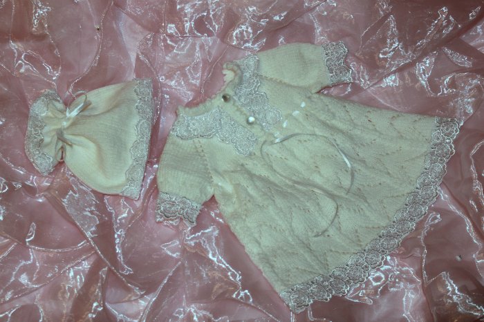 Вязаный комплект для маленькой куколки-принцессы