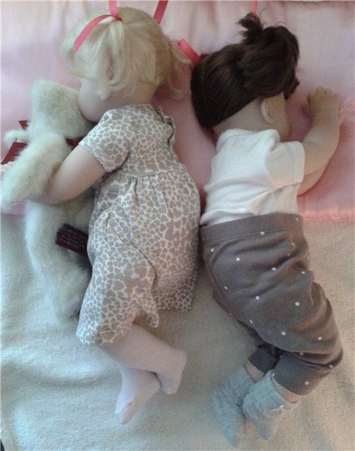 Как наши куклы скучают. Lee Middleton - Саванна, Реган