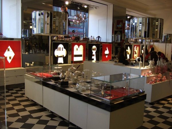 Глубока ли кроличья нора или Хэллоуин в Зазеркалье