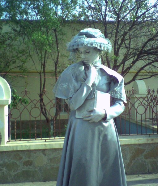 … была в том милом возрасте, когда девочка уже не ребенок, а ребенок еще не девушка. Лилу (Lilou) от автора Рут Треффайзен