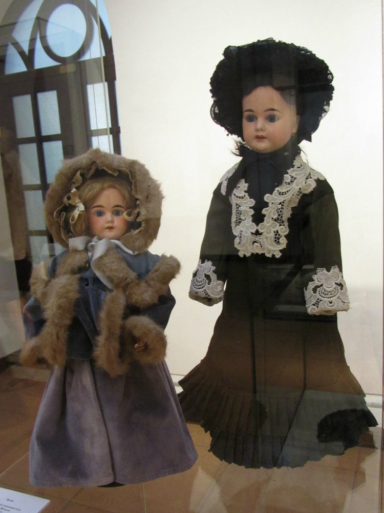 «Мода по-взрослому. Истории из кукольного гардероба» - выставка в Музее-заповеднике «Царицыно» - продолжение - 6-ой зал.