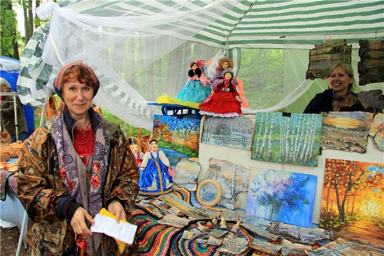 Троицкие гуляния у деревни Василёво, часть первая. Архитектурно-этнографический музей под открытым небом "Василёво"