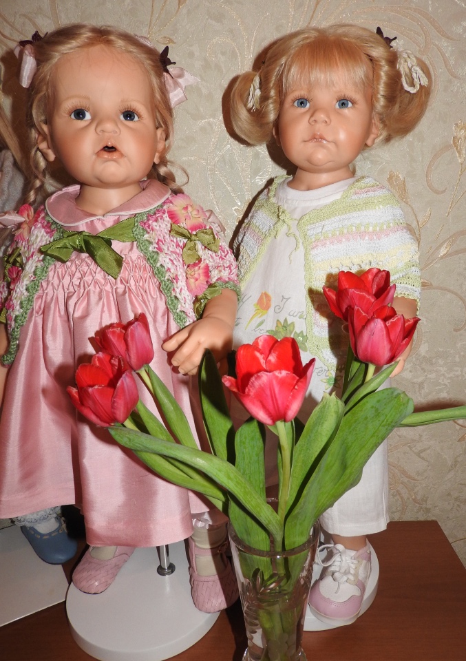 Живые цветы и куклы! С наступающим праздником