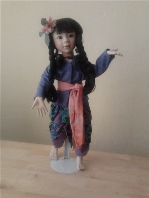 Море позитива, кукла из фарфора Kali от Joan Ibarolle для Ashton-Drake Galleries (фото 3)