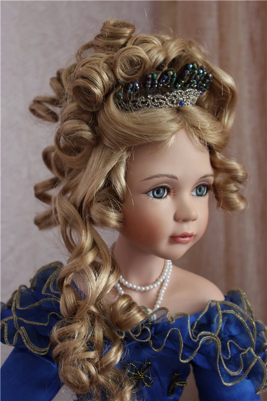 Фарфоровая кукла от Oncrown Collection