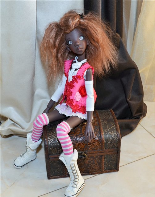 Tobi dark tan human от Kaye Wiggs