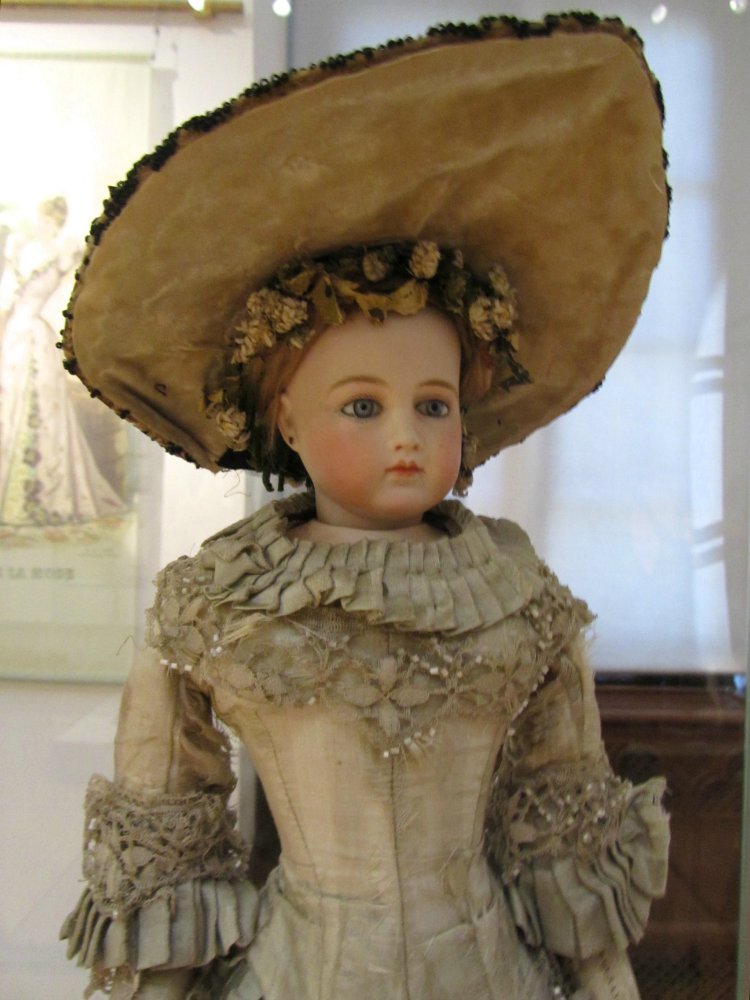 «Мода по-взрослому. Истории из кукольного гардероба» - выставка в Музее-заповеднике «Царицыно» - продолжение - 6-ой зал.