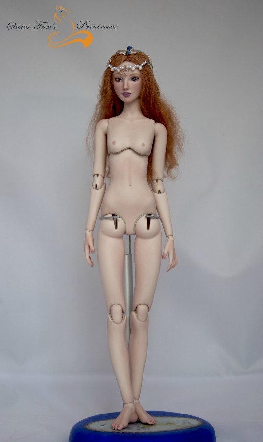 Шарнирная обнаженка и немного серебра. Фарфоровая кукла от SisterFox