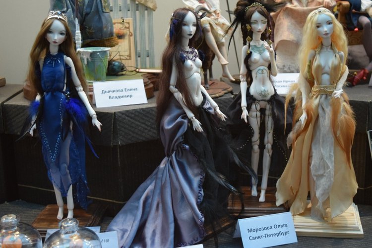 VII Московская международная выставка "Искусство Куклы". Портреты кукольной души или незримый диалог