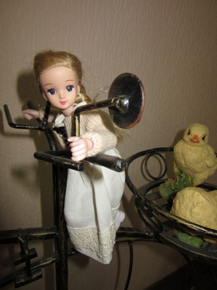 И вновь Хелена посещает логопедический кабинет... а заодно и рассматривает садик (фото 8)