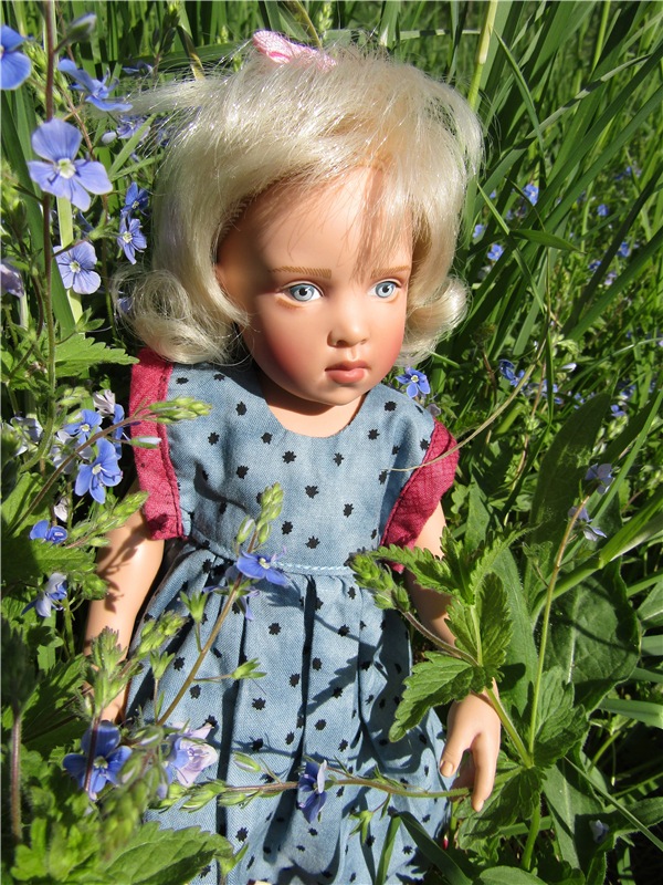 Сине-голубое настроение. Флора Helen Kish среди цветов в парке (фото 9)