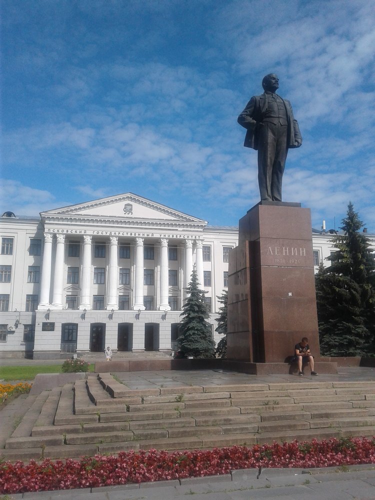 Псков: из лета в лето. Прогулки по городу и куклы