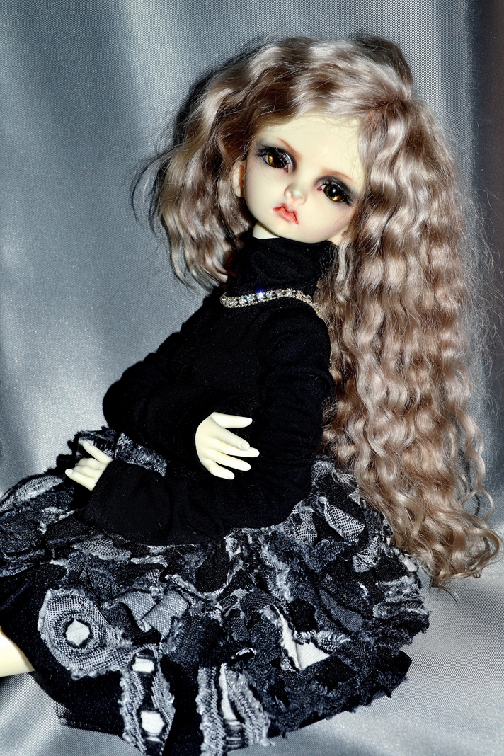 Моя серьёзная и непохожая на других BJD-девочка Aaron от Dollzone