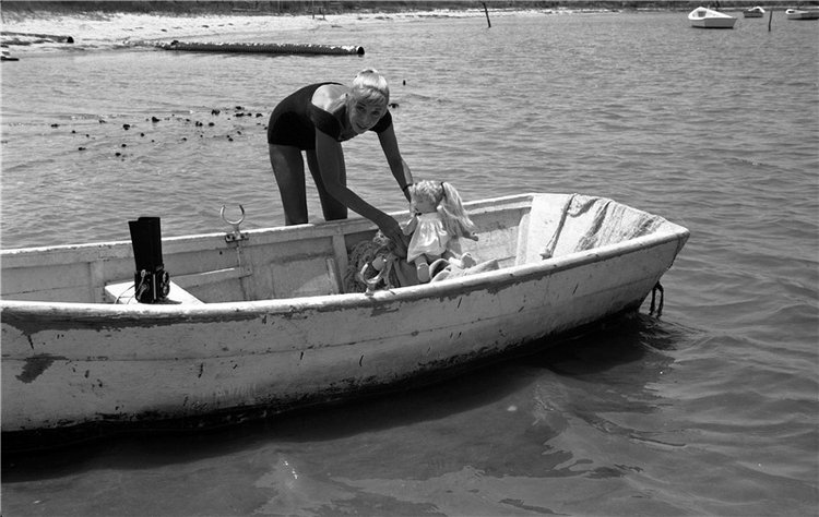 Одинокая кукла. Детский писатель Dare Wright