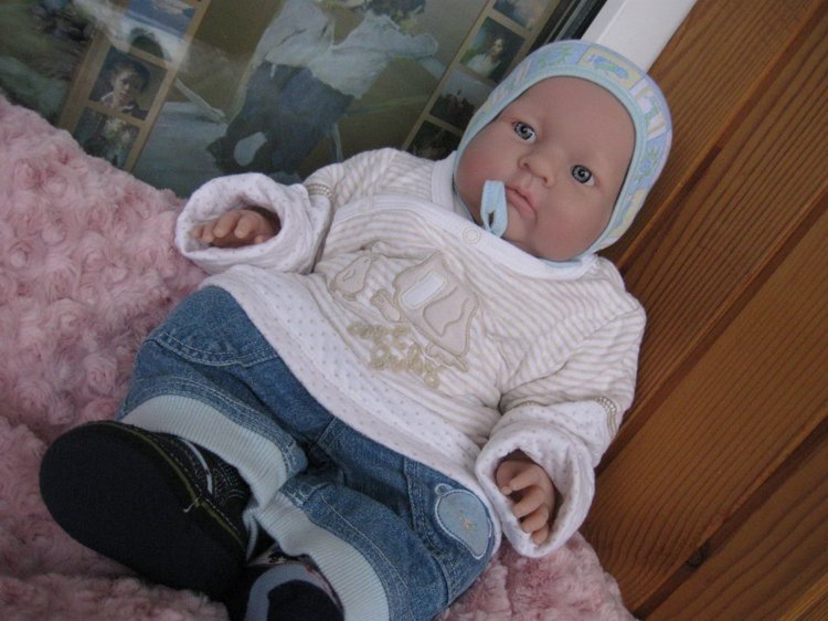 Сборы на прогулку маленькой Евочки