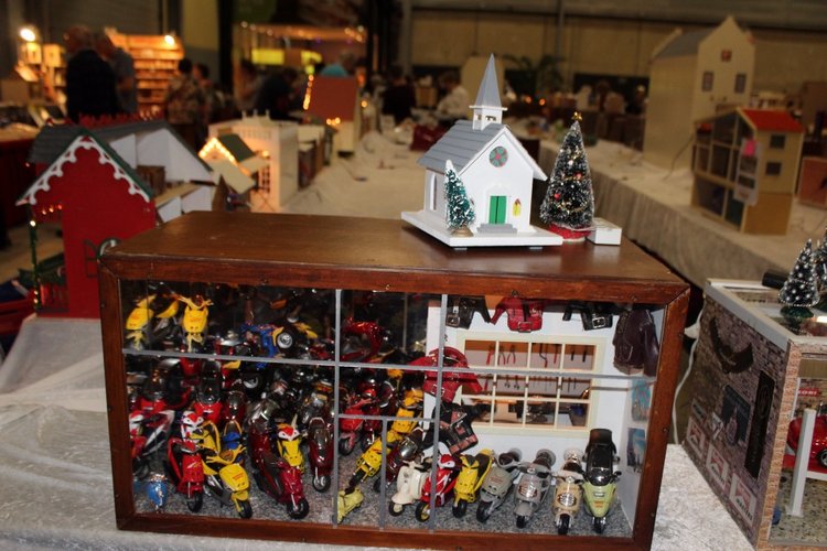 Все на выставку! Кукольные домики и миниатюра