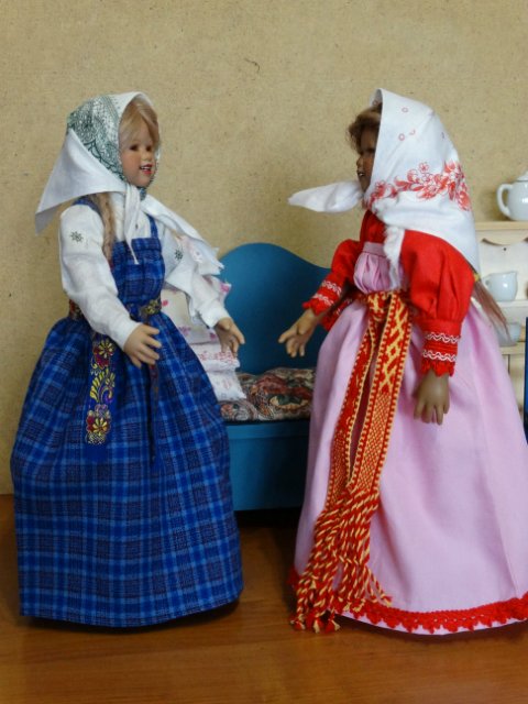 Любимые малышки-химочки в уральских костюмах