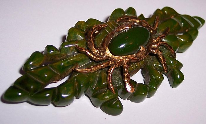 Славный пластик "бакелит"! У него отменный вид! Или возвращение бакелитового болванчика