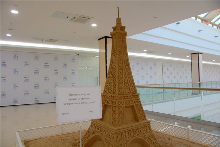 Выставка ретро-автомобилей и выставка уникальных песчаных скульптур в Твери, продолжение