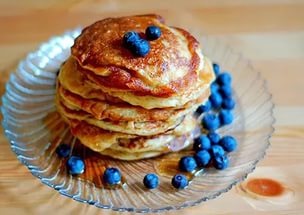 Вкусные у бабушки блинчики-оладушки. С маслом и с вареньем, со сметаной съем я (фото 5)