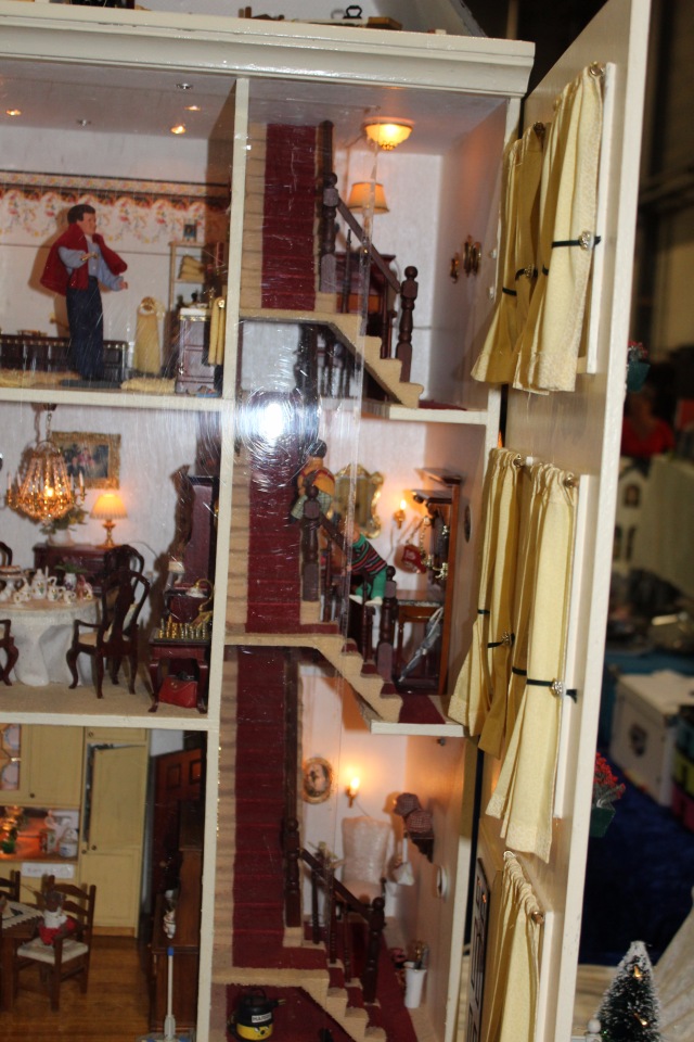 Все на выставку! Кукольные домики и миниатюра