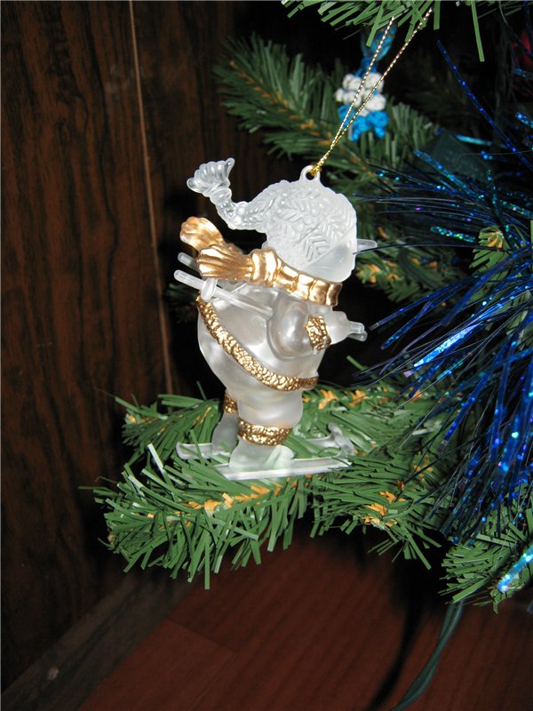 Фигурки изо "льда" (елочные игрушки 21 века)