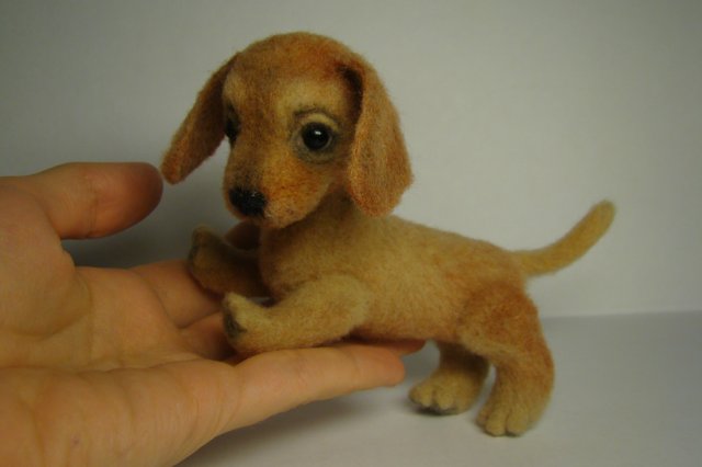 Таксик. Авторская игрушка валянием Ольги Чернухо