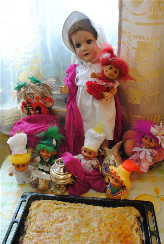 Сделать нужно нам пирог, Чтоб отведать каждый мог. Граммов сто возьмем улыбок, И совсем чуть-чуть ошибок