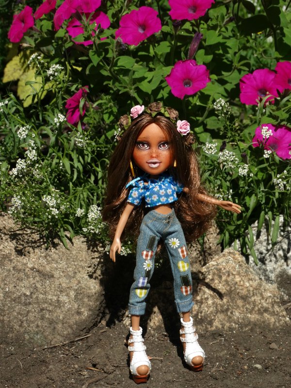 Мои девочки (перерисованные Братц 2015) вышли на улицу