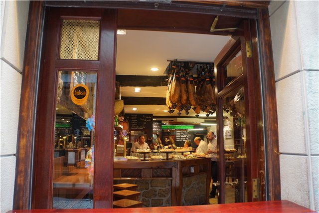 Испанский калейдоскоп. Часть 2. Мадлен (куколка Blythe) в Сан-Себастьяне. Тапасы, Комунак и Санта-Клара | Бэйбики Испанский калейдоскоп. Часть 2. Мадлен (куколка Blythe) в Сан-Себастьяне. Тапасы, Комунак и Санта-Клара (фото 10)