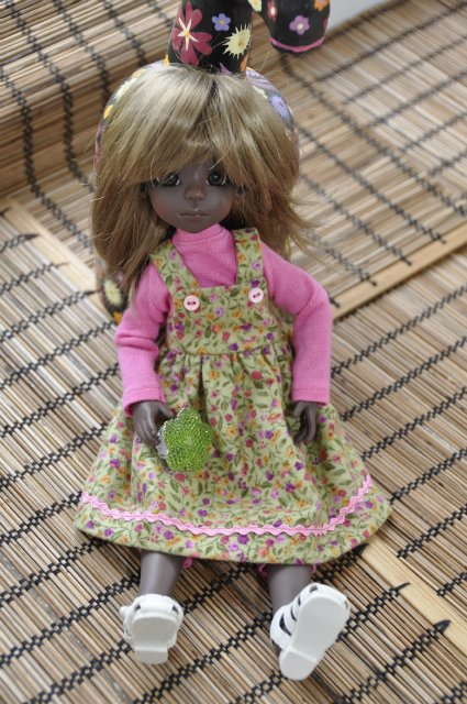 Изюм в шоколаде - Nutmeg Dark Tan от Кайе Виггз. Маленькая прелестница