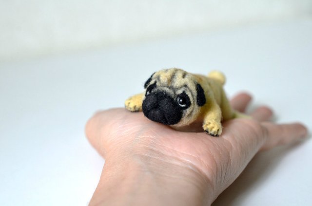 Пасмурный мопсик. Игрушка валянием своими руками (фото 6)