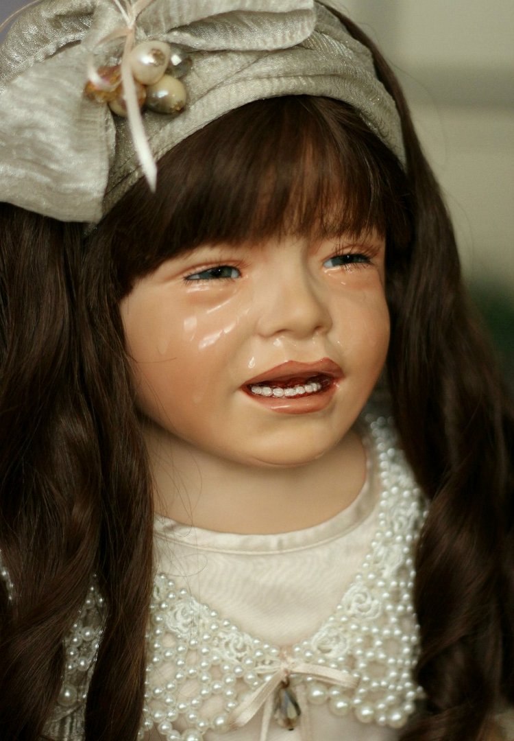 Девочка, которая все время плачет или авторская кукла Сюзан Липл (Susan Lippl)