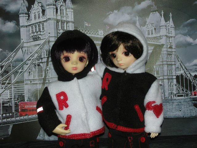 Стильные куртки bomber (бомбер) для близняшек Рен и Ран (фото 3)