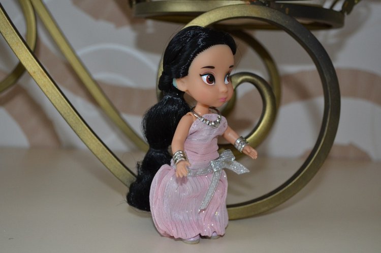 Мини дисней аниматорс Жасмин демонстрирует наряды (фото 3)